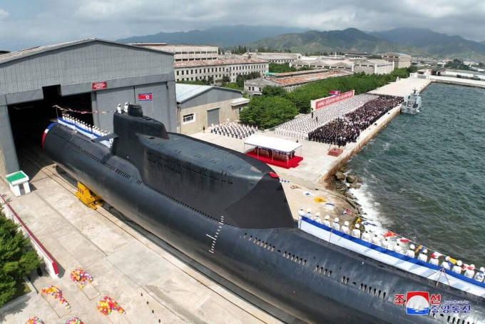 北韩宣称测试水下核武系统，图为北韩去年9月举行战术核攻击潜艇下水仪式。路透社