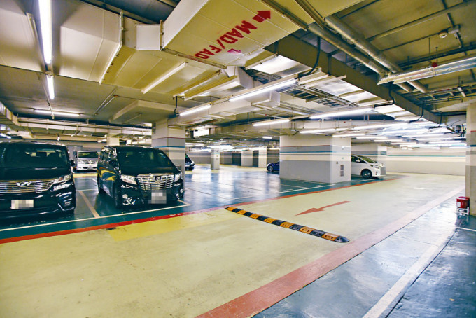 「磁带大王」陈秉志拆售中环中心35个车位，总值约1.8亿。