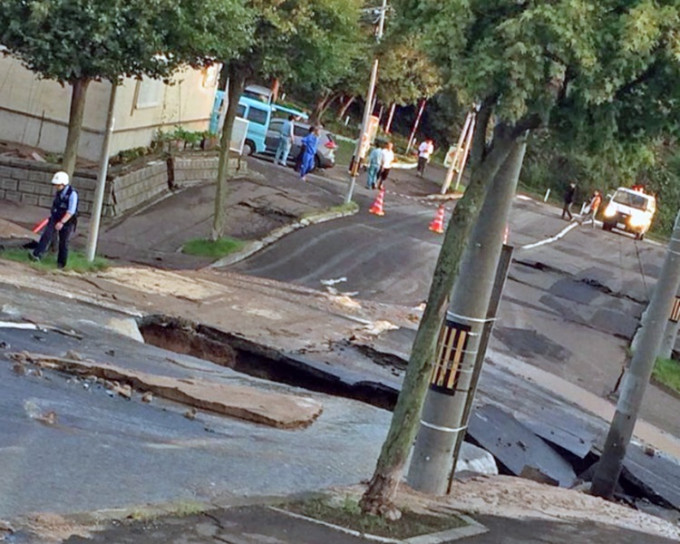 有港人指札幌多處地區有建築物受破壞。twitter圖片