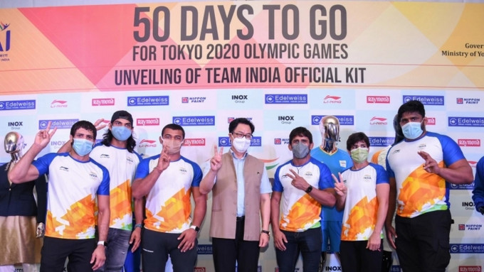 东京奥运会印度代表团发布会上身穿中国品牌李宁赞助，引发印度民众不满。（网图）