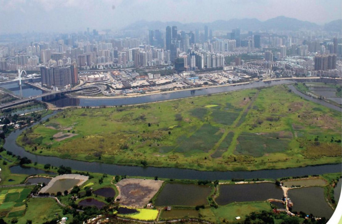 深圳與香港政府就落馬洲河套區發展成一個香港科技城。