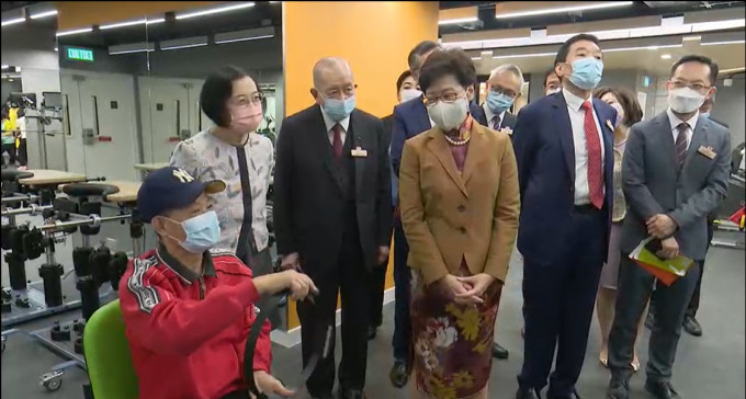林郑月娥出席深水埗地区康健中心开幕典礼。新闻处截图