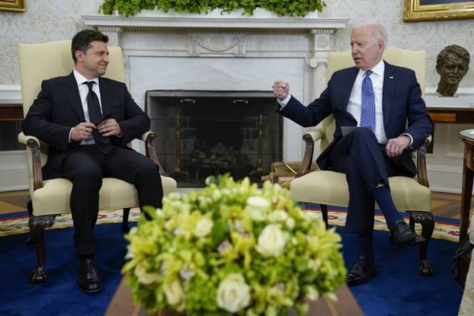 美国总统拜登和乌克兰总统泽连斯基。AP图片。