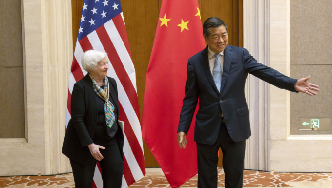 耶伦在北京与国务院副总理何立峰会面。　美联社