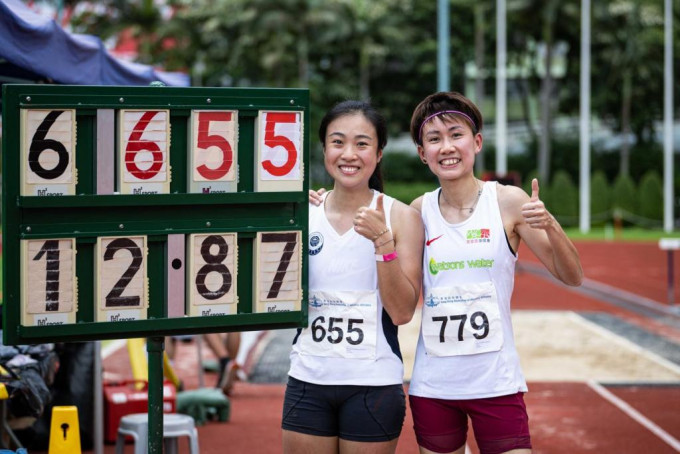 陈彦霖(左)打破大师姐谢孟芝(右)由16年保持至今的香港纪录。香港田径总会facebook图片