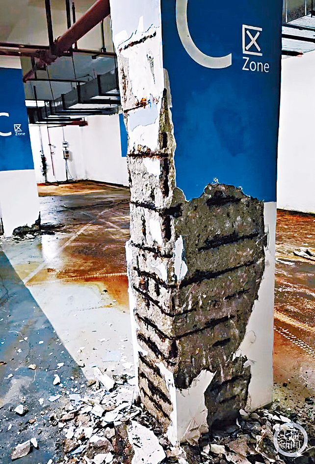 海花島一樓盤地下車庫承重柱外牆剝落，鋼筋生鏽。