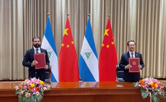 中华人民共和国和尼加拉瓜共和国恢复外交关系。