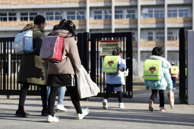 日本全国所有小学、初中和高中由今日起暂时停课。AP资料图片