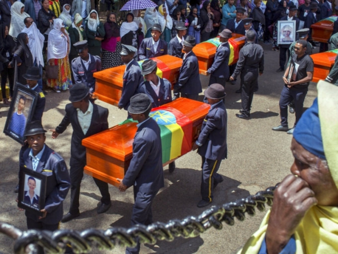部分死难者的集体丧礼在亚的斯亚贝巴一间教堂举行。AP