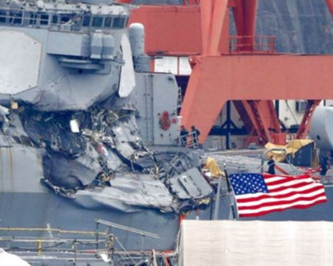 去年六月在日本附近海域美軍導彈驅逐艦「菲茨杰拉德號」，與一艘菲律賓貨櫃輪相撞，七人死亡。AP
