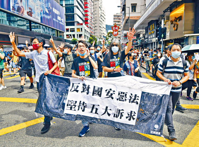 ■朱凯廸（左起）、陈皓桓、梁国雄及胡志伟去年带领七一游行，全部被判囚。