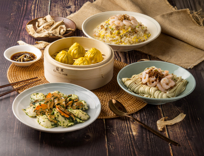 翡翠拉麵小籠包踏入6月選用西藏野生松茸入饌，推出期間限定的松茸盛宴。