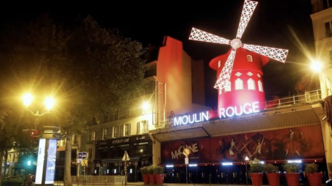 巴黎红磨坊（Moulin Rouge）。 路透社
