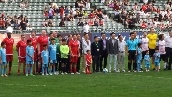 「世界足球傳奇盃2024」今日下午在香港大球場上演，楊潤雄到場觀戰。楊潤雄FB