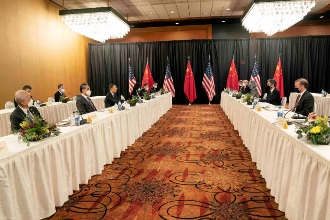 几天前的中美高层对话，政治局委员杨洁篪亦痛斥「美国不代表世界，美国只代表美国政府」。新华社