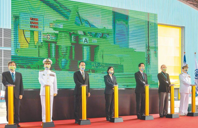 潜舰国造建造案开工典礼24日于高雄台船公司举行，由蔡英文（中）主持。网上图片