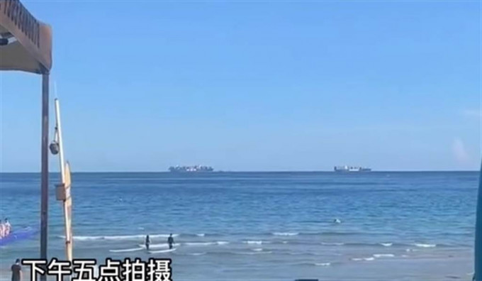 王先生5時拍的相片中輪船沒有再懸浮於海面（影片截圖)