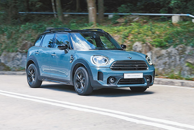 Countryman Cooper版增設主控電子懸掛,操控多了一份安穩舒適感,車價$379,800起,相比入門版貴兩萬元。