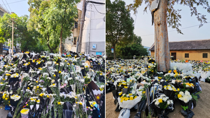 李克强合肥故居及九梓村祖屋，摆满民众悼念的花束。 微博