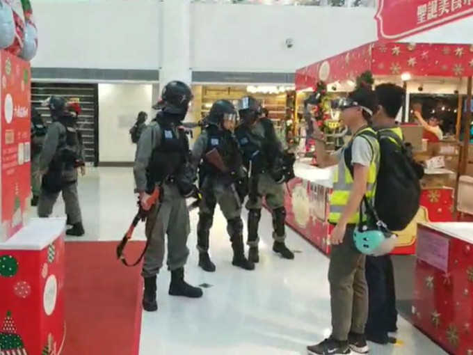 防暴昨日進入大埔超級城。Tony Chung 圖片