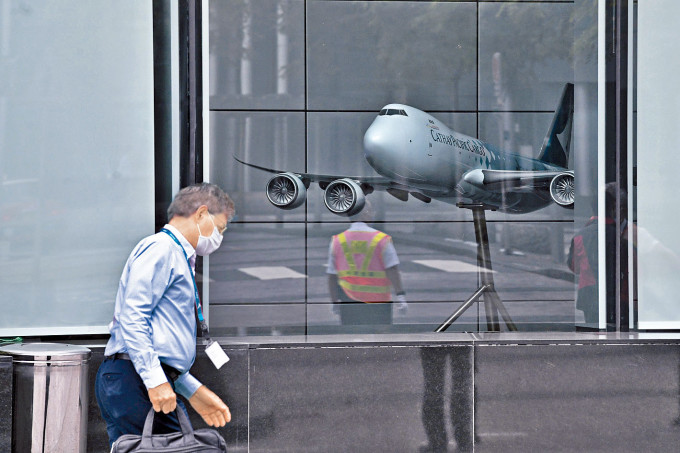■国泰欢迎撤销对一百一十一名机组人员强检要求。