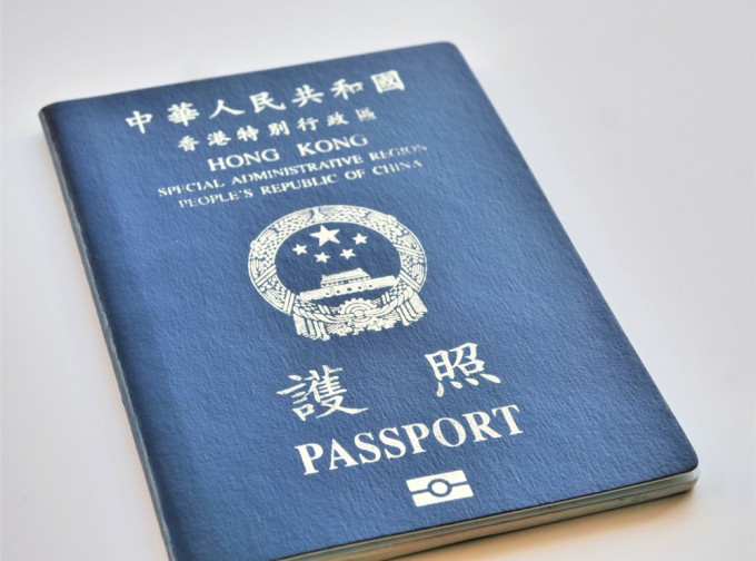 特區5個駐內地辦事辦下周一起將處理合資格人士首次申請特區護照或換領簽證身分書及回港證申請。資料圖片