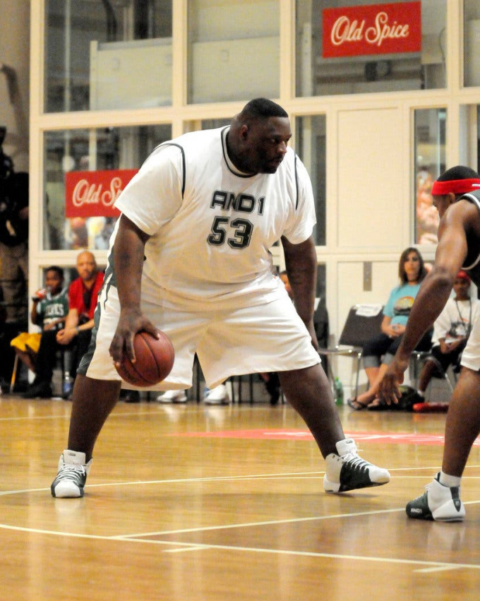 塞积逊虽是胖子一名，但篮球技术耍家。网上图片