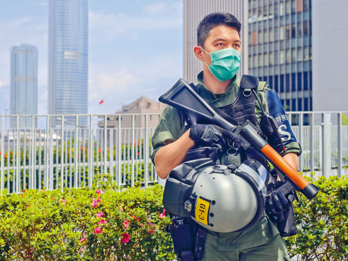 李家超表示，特務警察計畫最少延續至年底，並擬擴大計畫委任更多人手。
