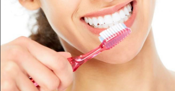 牙醫揭5個錯誤刷牙習慣。網圖