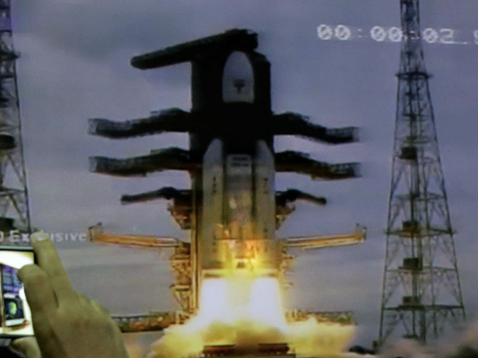 印度「月船2號」探測器成功進入軌道。AP