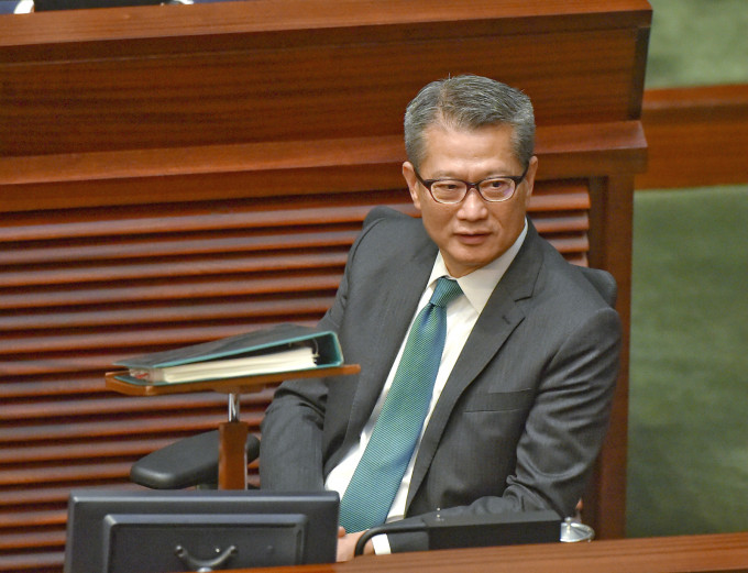 陈茂波公布新一份预算案。