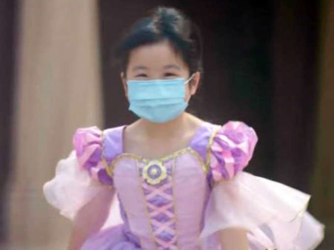 5歲血癌女童去迪士尼圓公主夢。影片截圖
