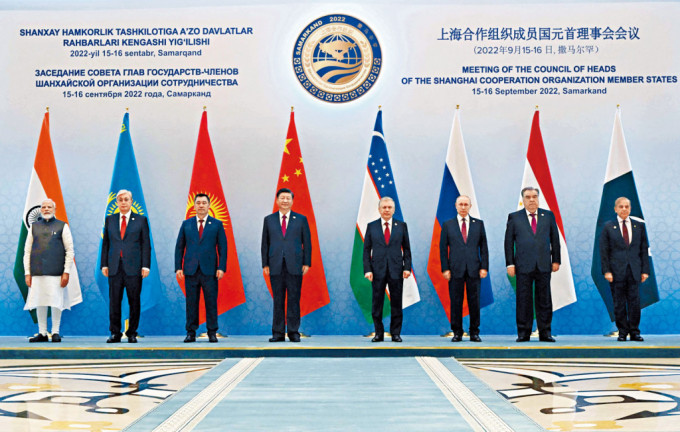 上海合作組織成員國領導人大合照。