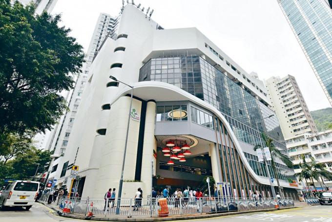 香港仔街市翻新工程现已近尾声，大部分摊档于明日先开业。