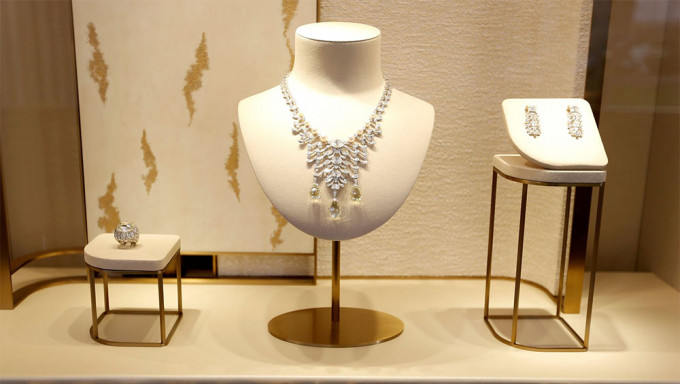 日本4月5日起禁止向俄罗斯出口珠宝等奢侈品。路透社资料图片