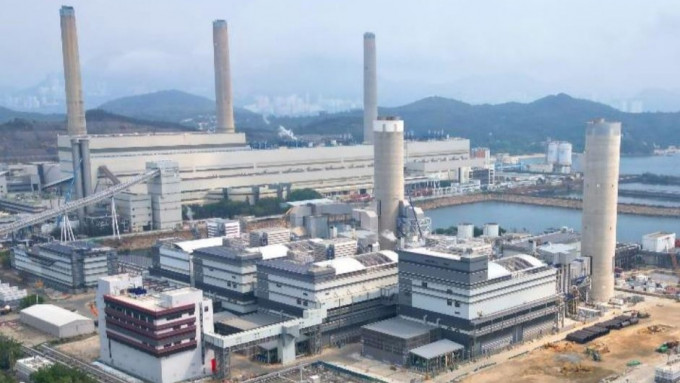 港燈已啟動惡劣天氣應變方案，加派人手待命及設流動發電車。港燈提供