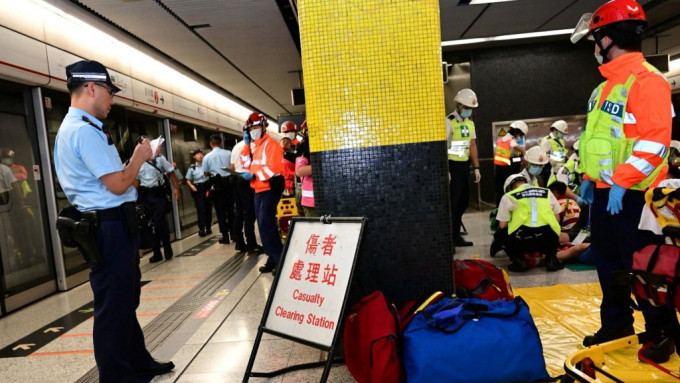 警方港铁出动逾千人举行跨部门应变演习 模拟尖沙咀站突发事故展救援