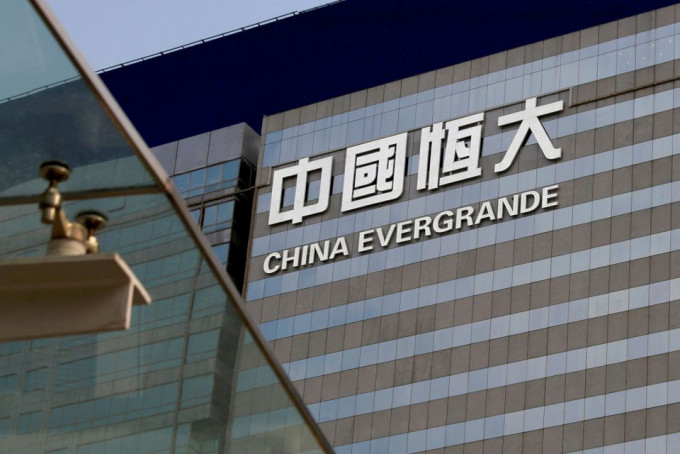 《彭博》报道，住建部告知中国恒大集团的主要债权银行，恒大将暂停支付下周到期贷款的利息。路透社资料图片