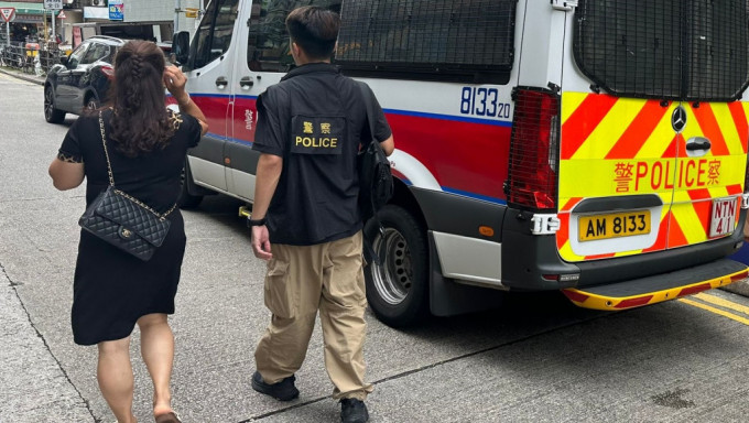 警方在大埔扫黄，于靖远街拘捕一名53岁姓张本地女子。