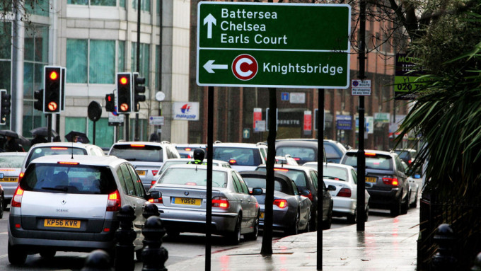 倫敦對污染車輛徵收「毒氣費」。