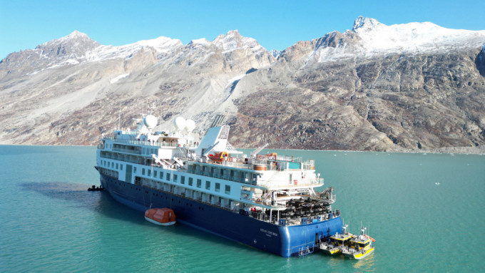 豪华邮轮「海洋探险号」在东北格陵兰国家公园搁浅。 路透社