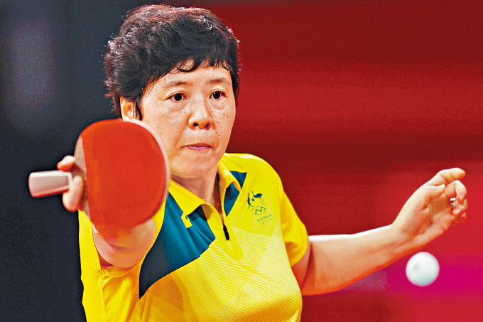 ■澳洲华裔乒乓球女选手洪剑芳周二在东奥参赛。