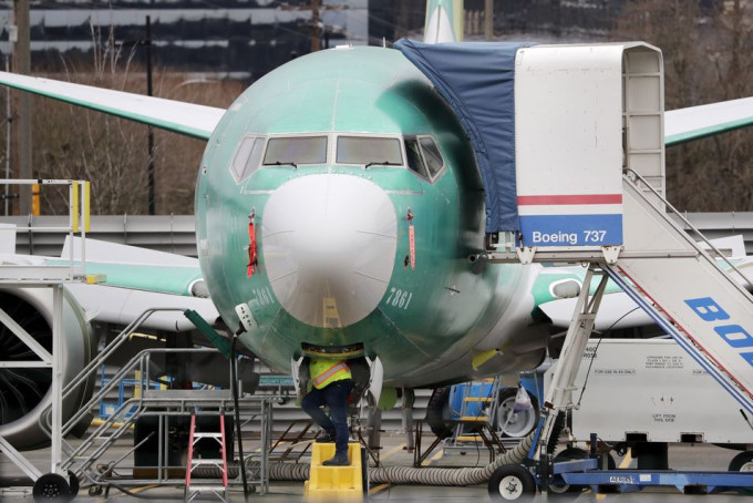 美国波音公司宣布，将于下月起暂停生产「737 MAX」客机。AP
