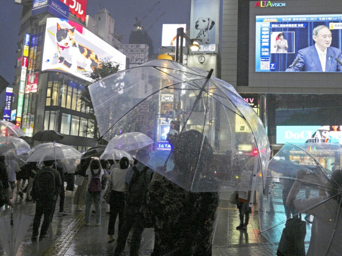 東京新景點3D貓及聖火台等地仍可看到大批民眾爭相拍照。AP資料圖片