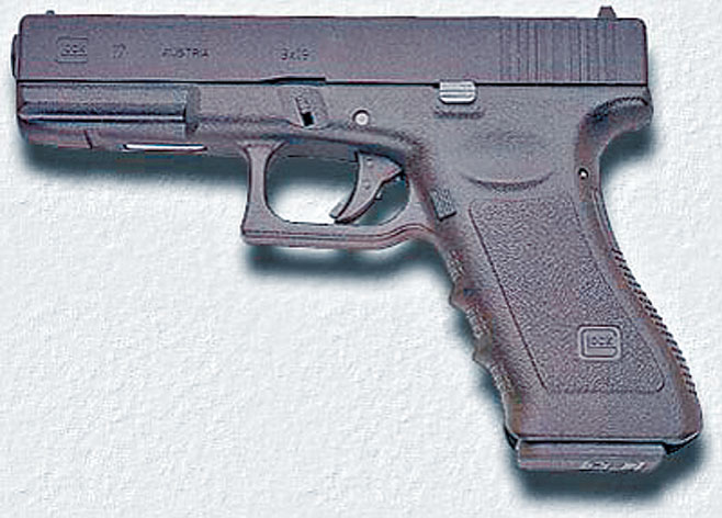 ■警队多个部门人员，均有用「Glock-17」半自动曲尺手枪。