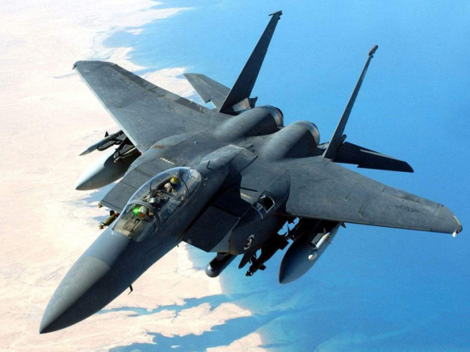 美駐英F-15戰機失事墜入北海，飛行員遺體與飛機殘駭已尋獲。(網圖)