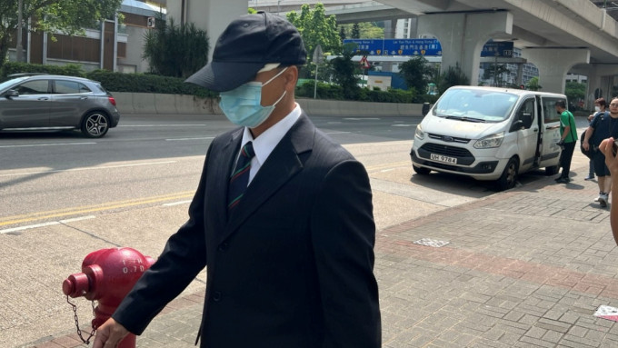 9个月大儿子昏迷后不治，已被停职的警员父亲蒋定邦否认一项虐儿罪，10月24日受审。房伊媚摄