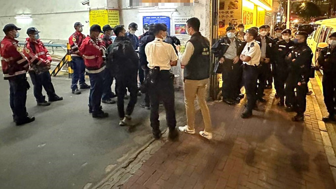 警方及消防处多个部门合作打击无牌卖酒场所。