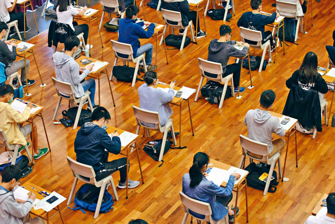 考评局上载明年文凭试《考生手册》，列明试场将继续实施防疫措施。