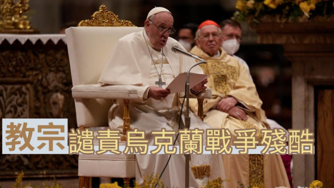 教宗坐在圣伯多禄大教堂大椅子上以平常的声音坐著讲道。AP